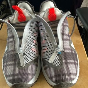 PG 4 basketball shoes